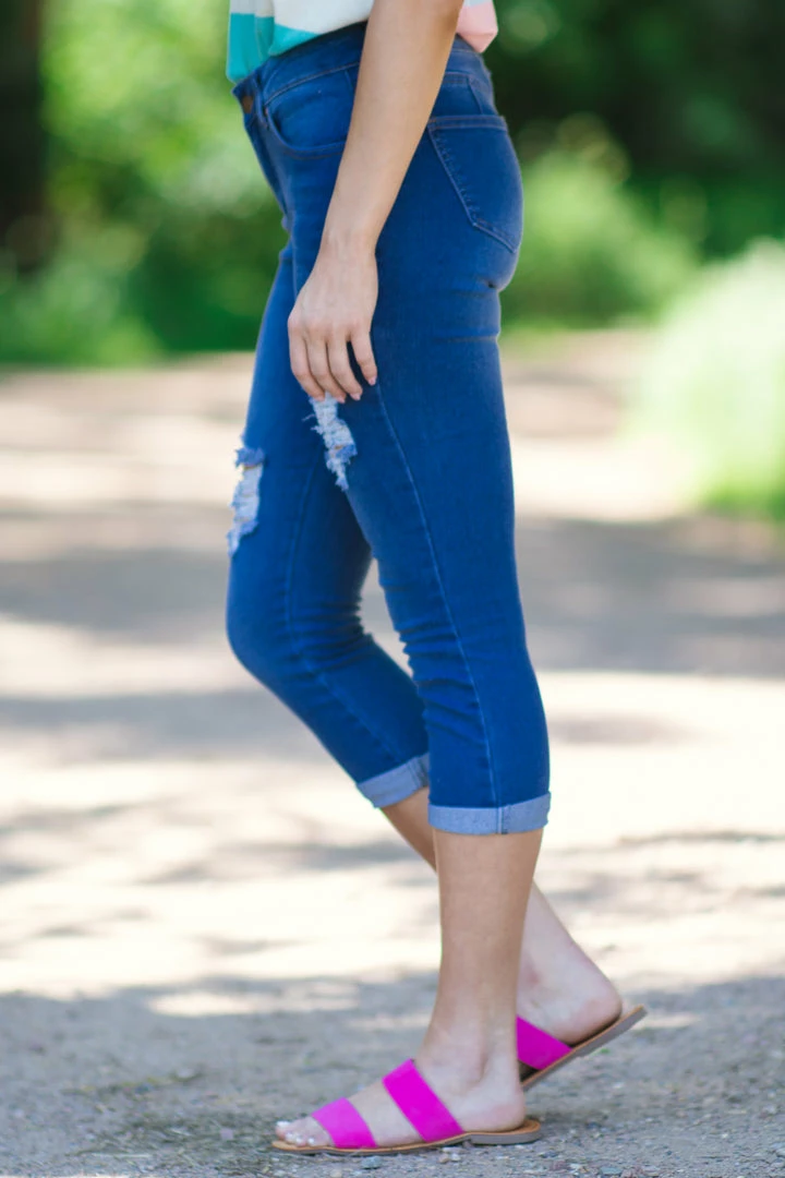 Legend Jeans Medium Wash Distressed Capris Bottoms 5 Legend Jeans Medium Wash Distressed Capris Bottoms