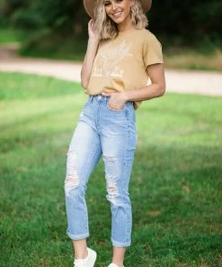 Tres Bien Mustard Howdy Graphic Tee SHORT SLEEVES