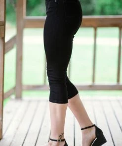 Judy Blue Jeans Judy Blue Black Mid Rise Capri Bottoms 8 Judy Blue Jeans Judy Blue Black Mid Rise Capri Bottoms