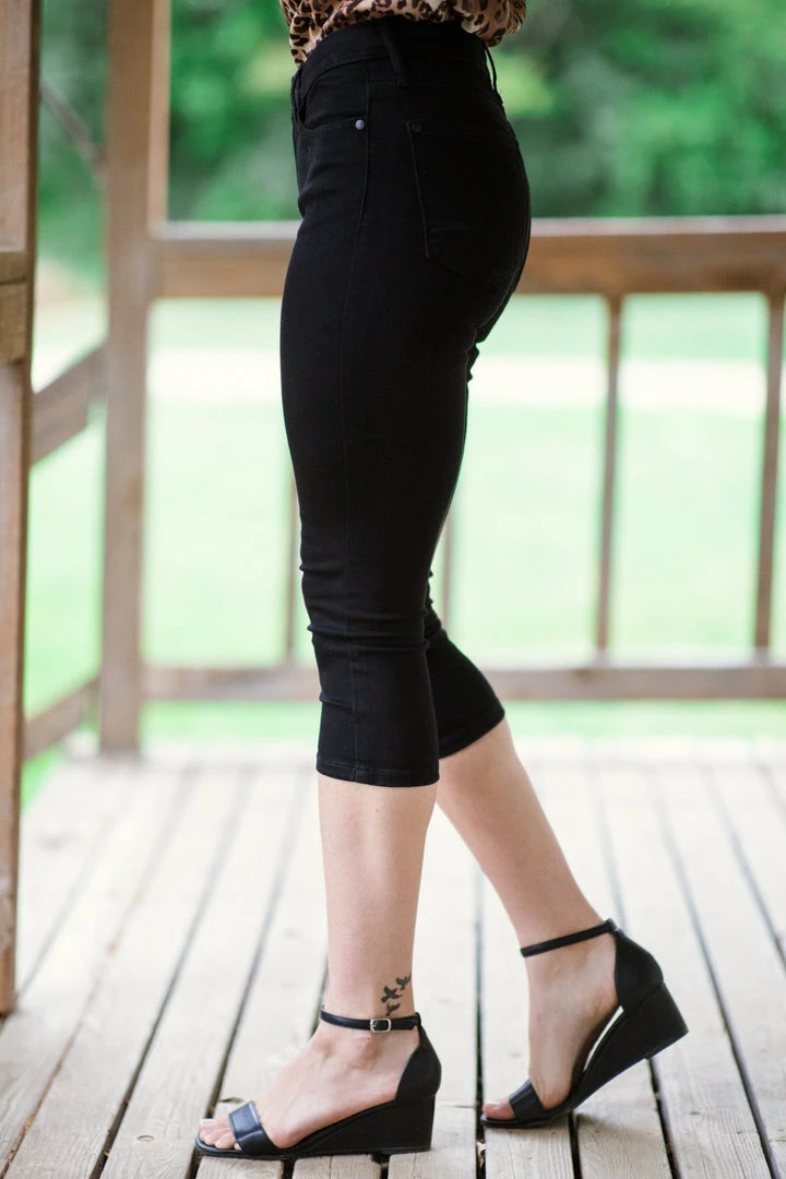 Judy Blue Jeans Judy Blue Black Mid Rise Capri Bottoms 5 Judy Blue Jeans Judy Blue Black Mid Rise Capri Bottoms