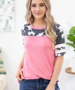 Avery Apparel Pink And Cow Print Short Sleeve Top SHORT SLEEVES