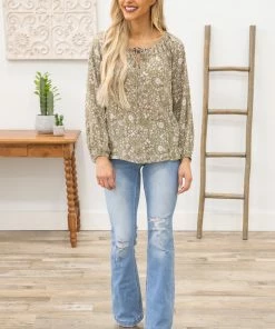 Bottoms Kancan Medium Wash Distressed Knee Flare Jeans 9 Bottoms Kancan Medium Wash Distressed Knee Flare Jeans