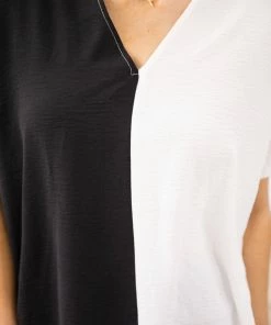 Jodifl Black And Off White Colorblock V-Neck Top SHORT SLEEVES