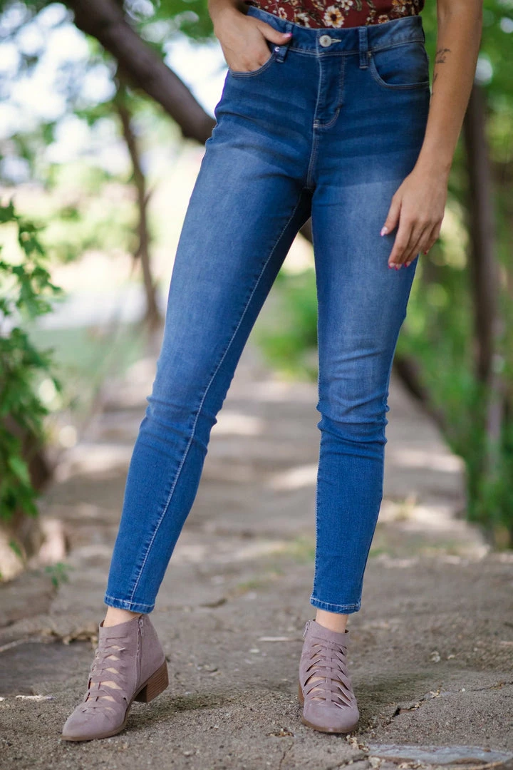 YMI Jeanwear YMI Medium Wash High Rise Missy Fit Jeans Bottoms 3 YMI Jeanwear YMI Medium Wash High Rise Missy Fit Jeans Bottoms