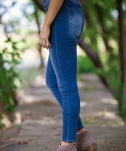 YMI Jeanwear YMI Medium Wash High Rise Missy Fit Jeans Bottoms 8 YMI Jeanwear YMI Medium Wash High Rise Missy Fit Jeans Bottoms