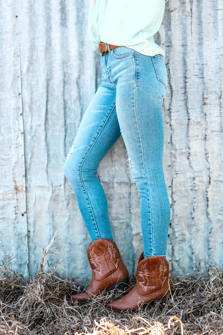 Cello Mid Rise Lightly Distressed Skinny Jeans 5 Cello Mid Rise Lightly Distressed Skinny Jeans