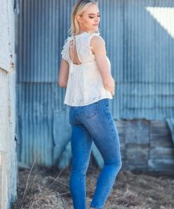 En Creme White Eyelet Lace Flutter Sleeve Top SHORT SLEEVES